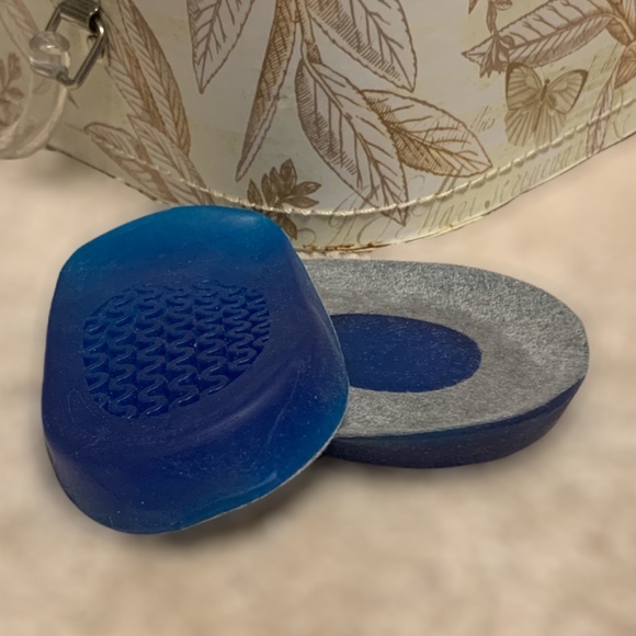 Dr. Scholl's Cushioning Heel Cups and Massaging Gel Heel Cushions - Picture 7 of 9